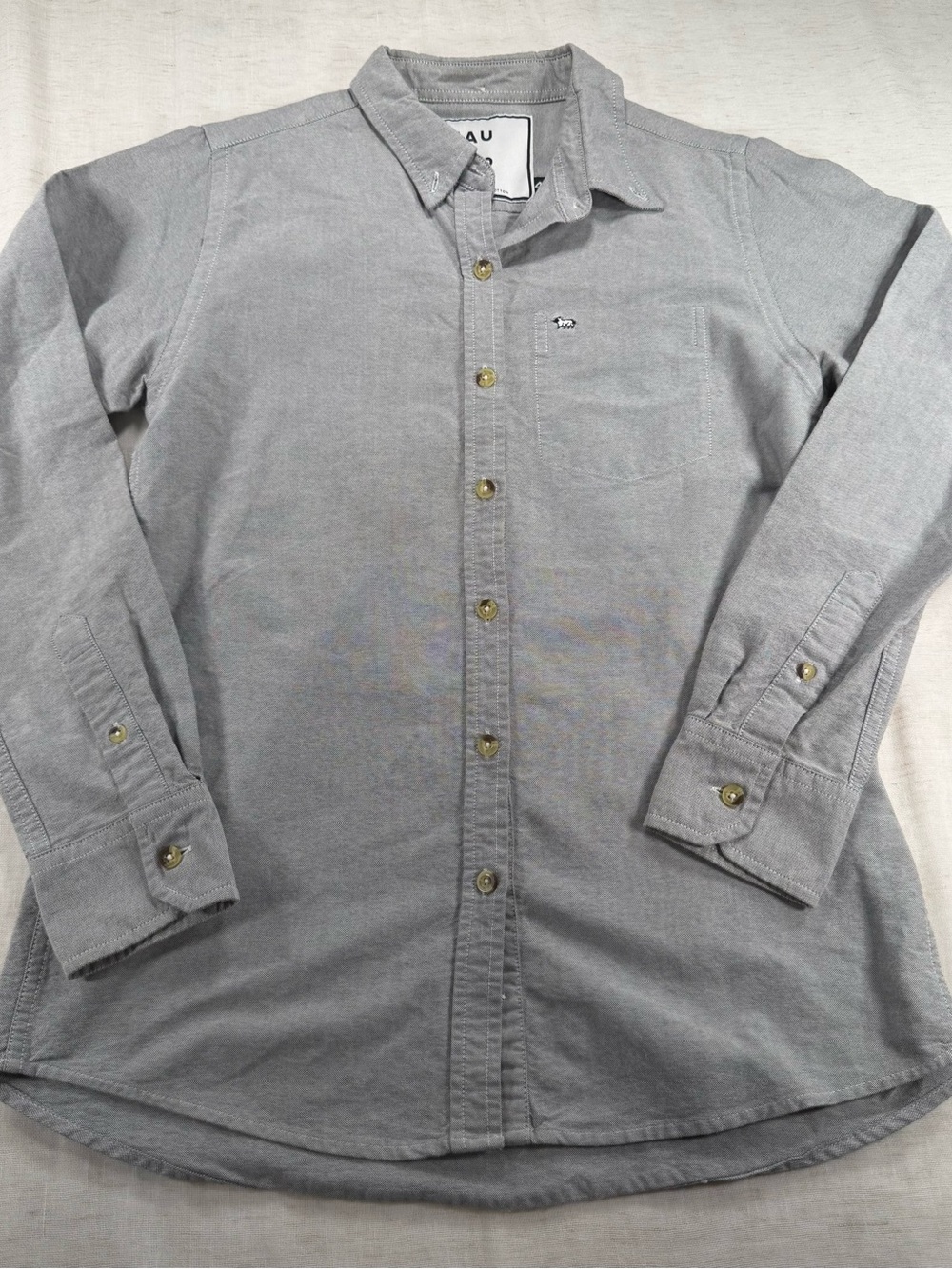 Peau de loup Grey Long-Sleeve Button-Down Shirt - Women's Casual Oxford